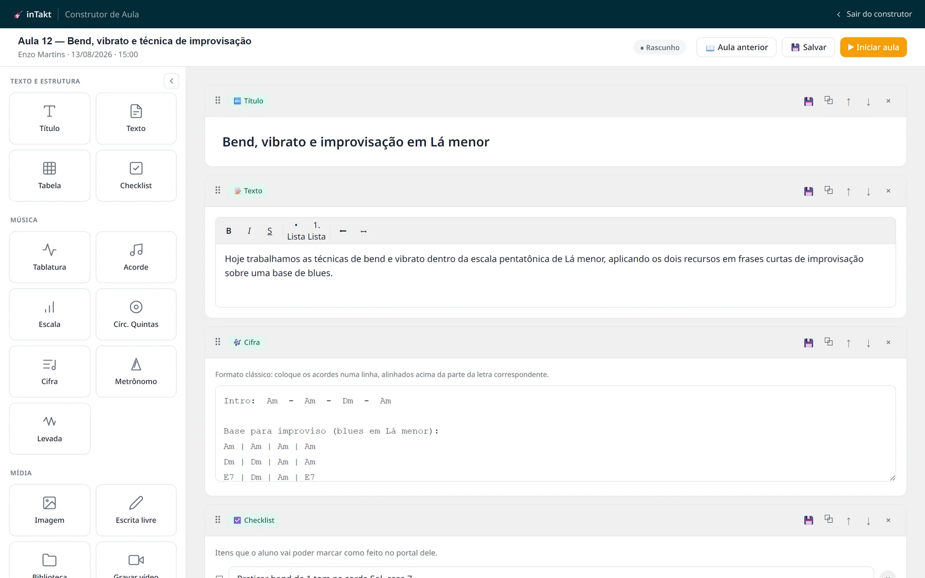 Construtor de aulas da inTakt, com blocos de título, texto, cifra e checklist sendo montados